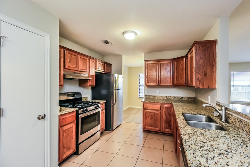 1,590/Mo, 16 N Greengate Dr Yukon, OK 73099 Kitchen View