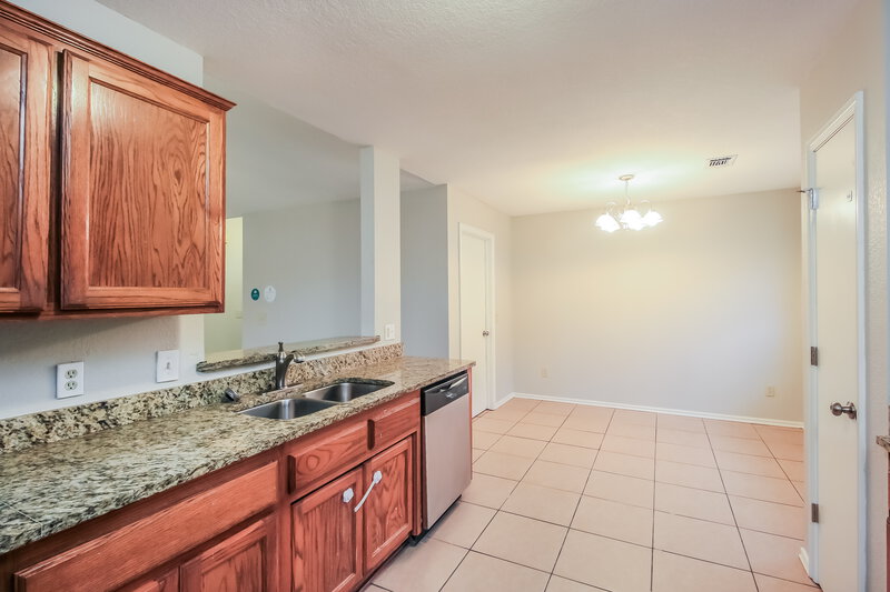 1,590/Mo, 16 N Greengate Dr Yukon, OK 73099 Kitchen View 2