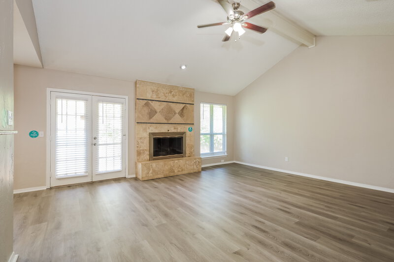 1,745/Mo, 10117 S Land Ave Oklahoma City, OK 73159 Living Room View 2