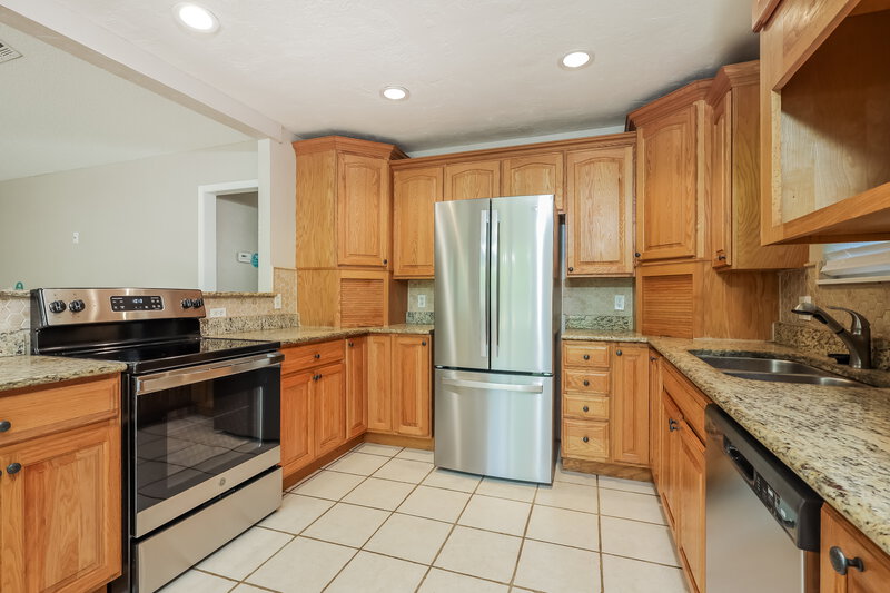 1,745/Mo, 10117 S Land Ave Oklahoma City, OK 73159 Kitchen View 2