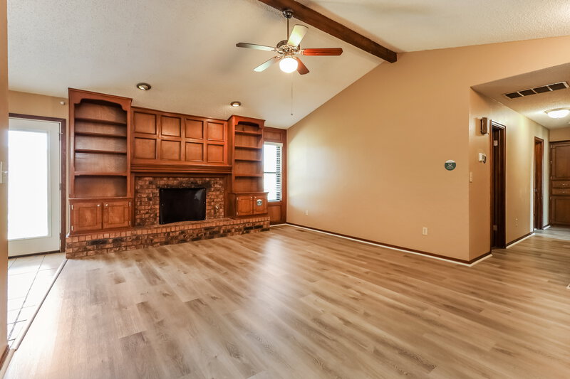1,325/Mo, 1801 Morren Dr Norman, OK 73071 Living Room View