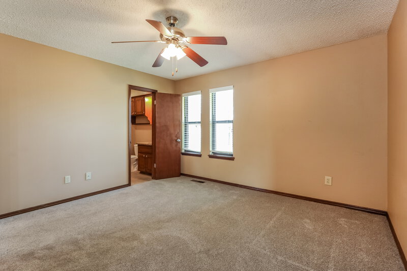 1,325/Mo, 1801 Morren Dr Norman, OK 73071 Main Bedroom View 2