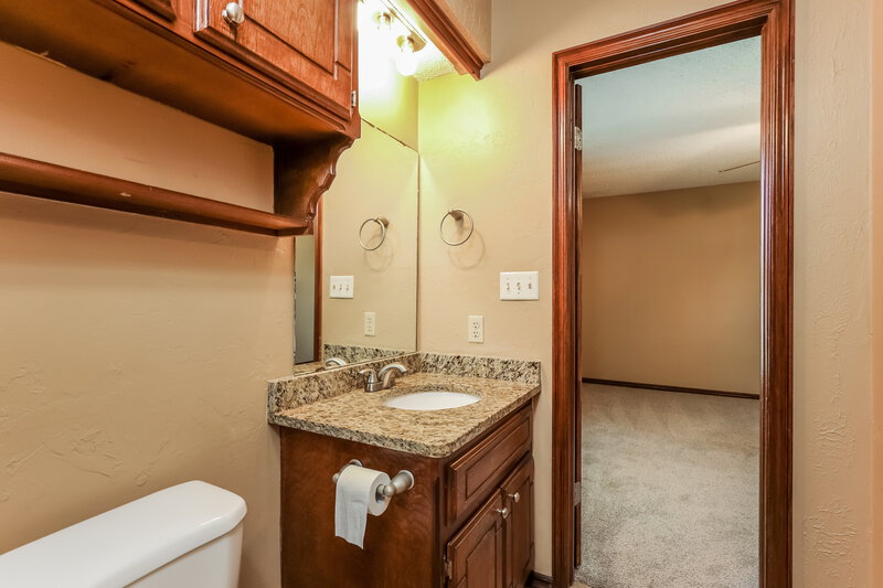 1,325/Mo, 1801 Morren Dr Norman, OK 73071 Main Bathroom View 2