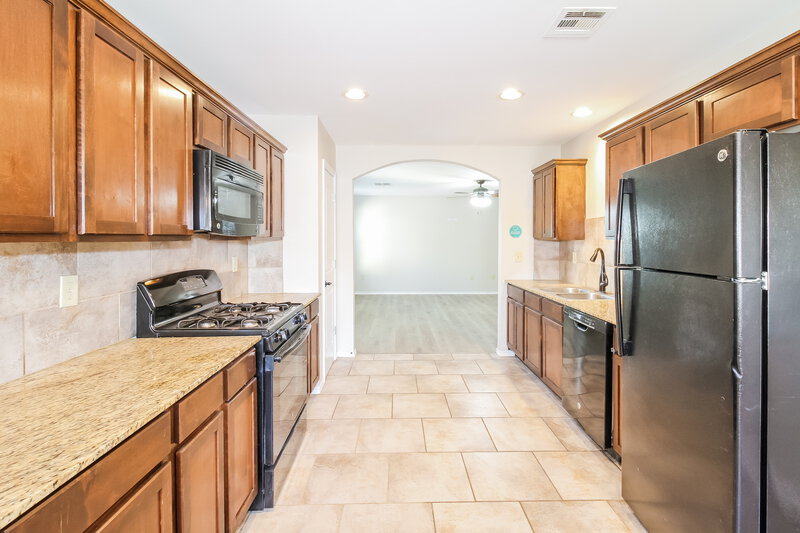 1,400/Mo, 7404 Comrade Lane Yukon, OK 73099 Kitchen View