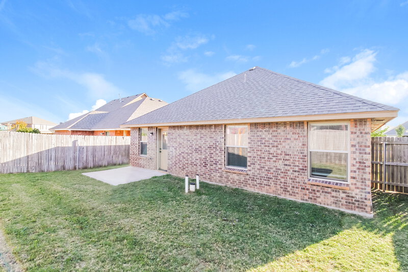 1,400/Mo, 7404 Comrade Lane Yukon, OK 73099 Rear View