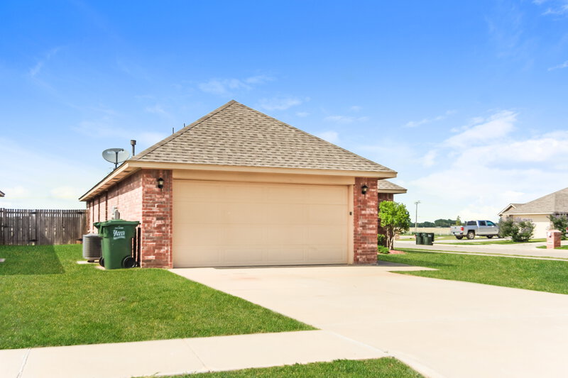 2,410/Mo, 425 Pearl St Yukon, OK 73099 External View