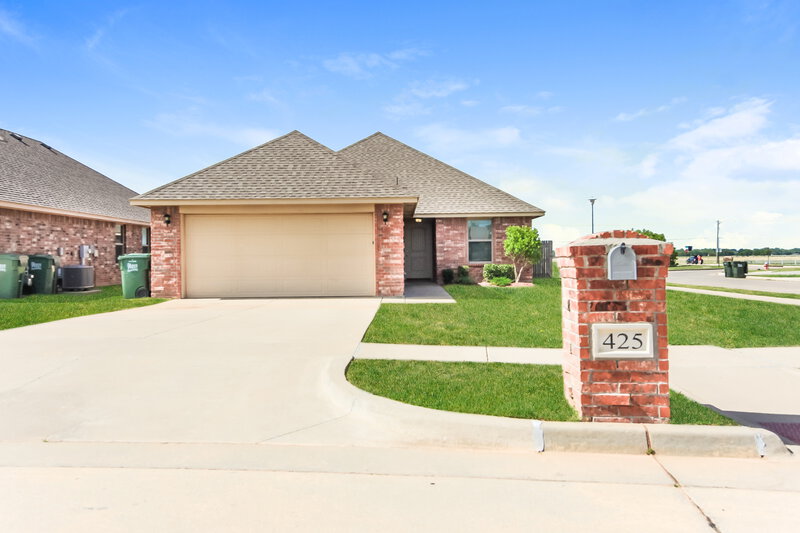 2,410/Mo, 425 Pearl St Yukon, OK 73099 Front View