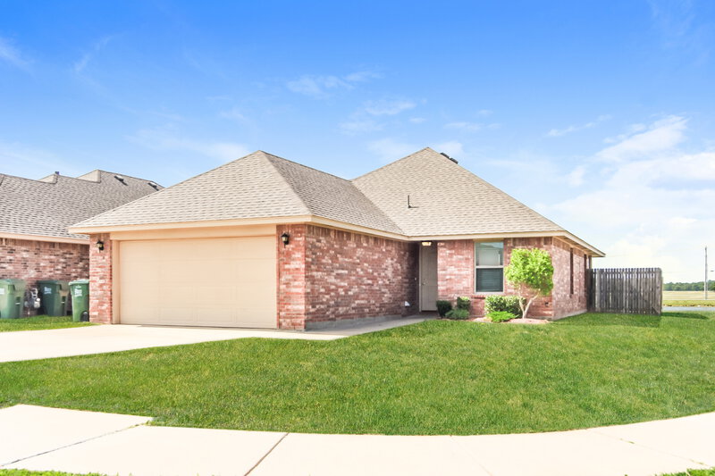 2,410/Mo, 425 Pearl St Yukon, OK 73099 Front View 2