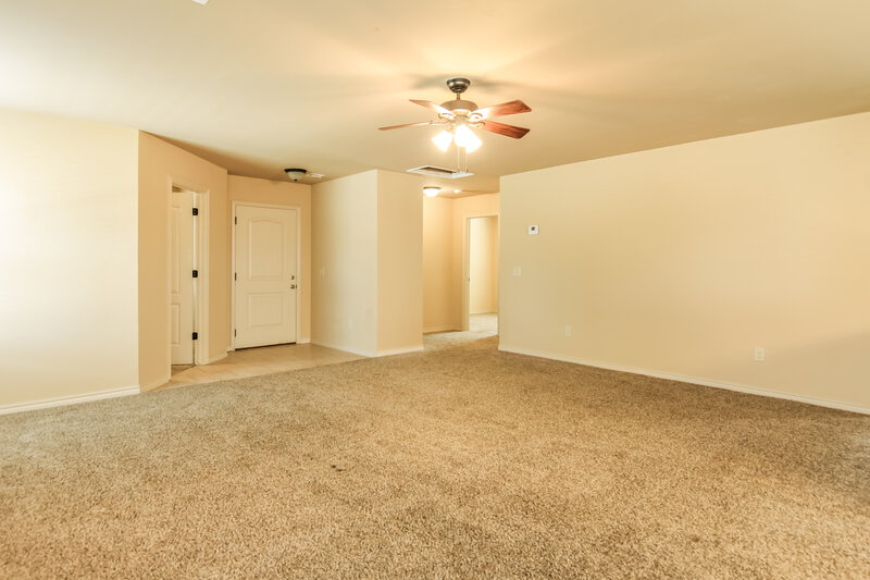2,410/Mo, 425 Pearl St Yukon, OK 73099 Living Room View