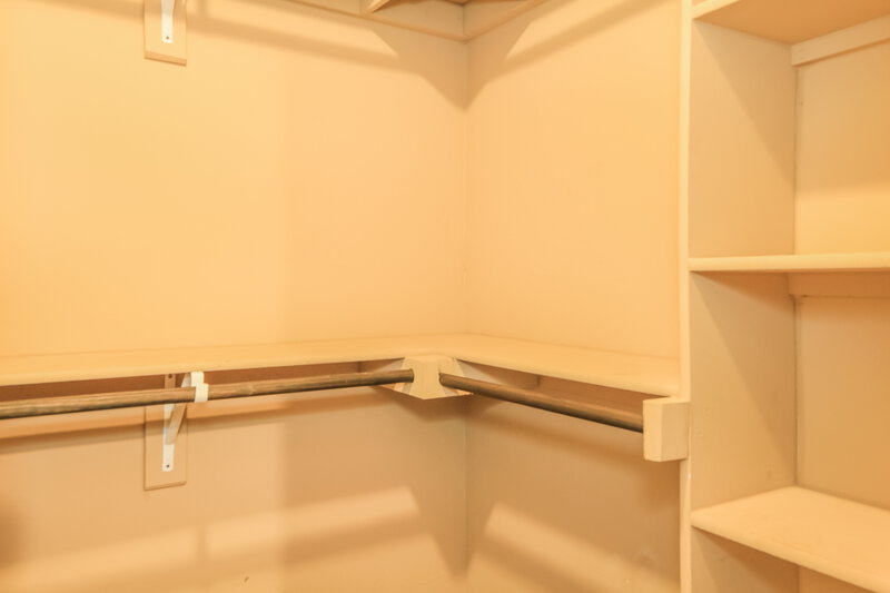2,410/Mo, 425 Pearl St Yukon, OK 73099 Walk In Closet View