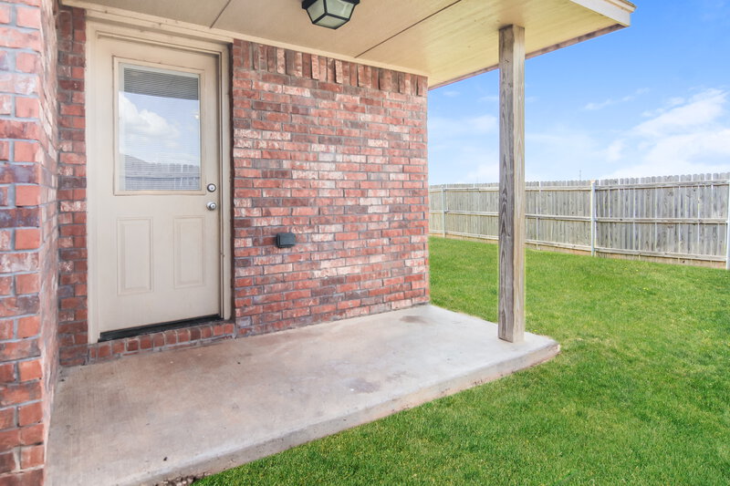 2,410/Mo, 425 Pearl St Yukon, OK 73099 Rear Entrance View
