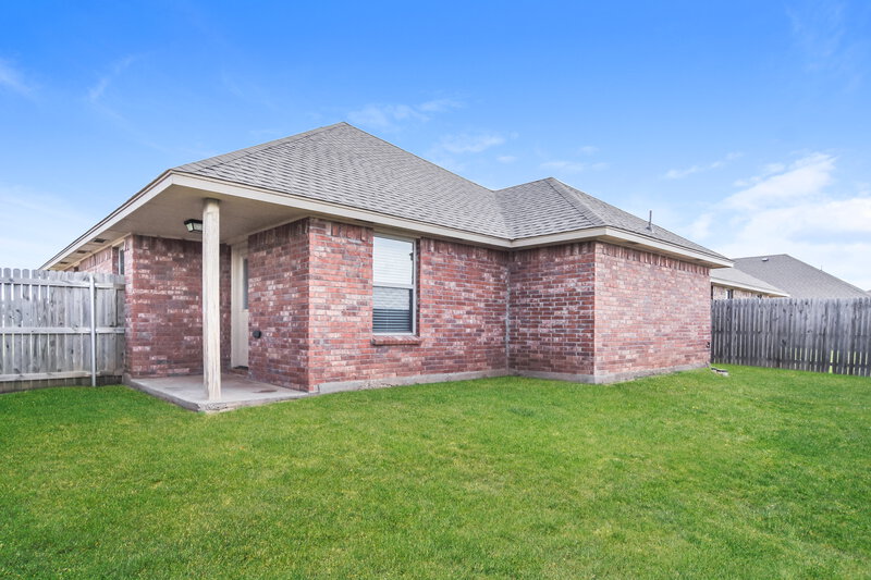 2,410/Mo, 425 Pearl St Yukon, OK 73099 Twilight Rear View