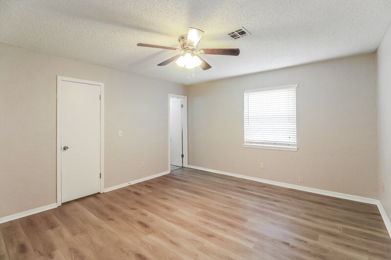 1,785/Mo, 317 Chickasaw Ln Yukon, OK 73099 Main Bedroom View 2