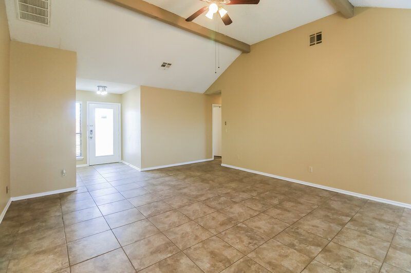 1,490/Mo, 8000 NW 111th St Oklahoma City, OK 73162 Living Room View 2