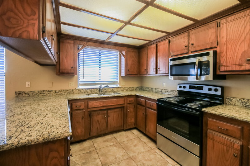 1,490/Mo, 8000 NW 111th St Oklahoma City, OK 73162 Kitchen View