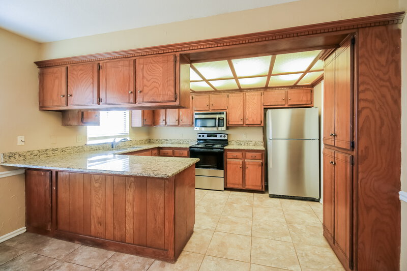 1,490/Mo, 8000 NW 111th St Oklahoma City, OK 73162 Kitchen View 2