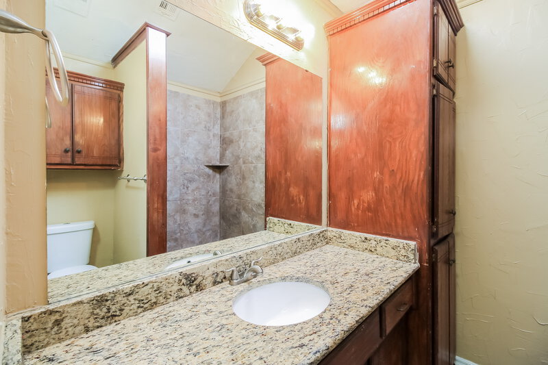 1,490/Mo, 8000 NW 111th St Oklahoma City, OK 73162 Main Bathroom View