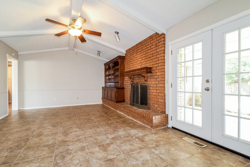 1,890/Mo, 10141 Alicia Dr Midwest City, OK 73130 Living Room View