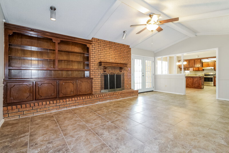 1,890/Mo, 10141 Alicia Dr Midwest City, OK 73130 Living Room View 2