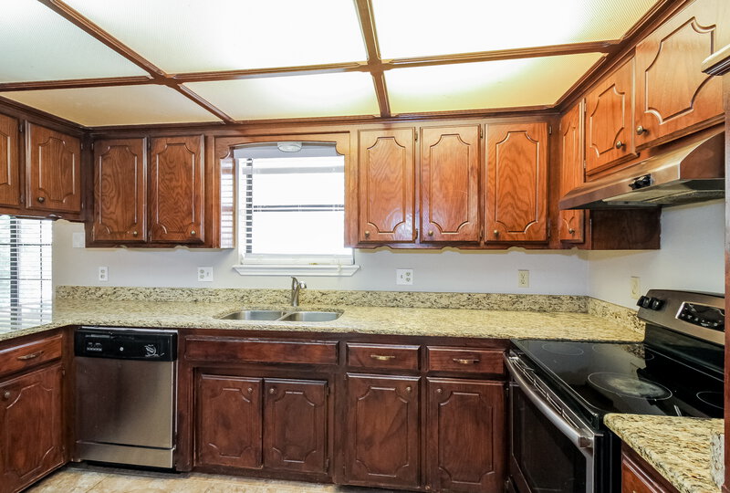 1,890/Mo, 10141 Alicia Dr Midwest City, OK 73130 Kitchen View