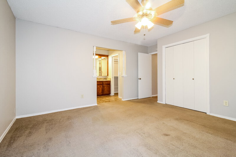 1,890/Mo, 10141 Alicia Dr Midwest City, OK 73130 Main Bedroom View 2