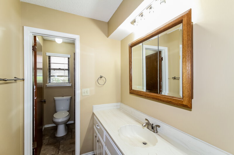 1,495/Mo, 5000 SE 58th St Del City, OK 73135 Main Bathroom View