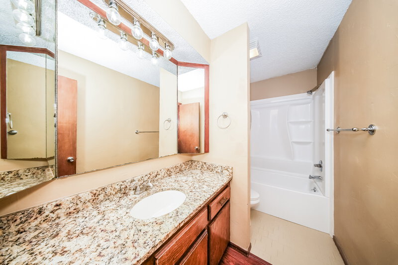 1,495/Mo, 7721 Maehs Terrace Oklahoma City, OK 73162 Bathroom View