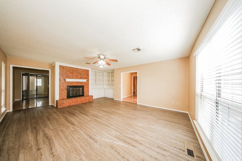 1,475/Mo, 11601 SW 4th Terrace Yukon, OK 73099 Living Room View 2