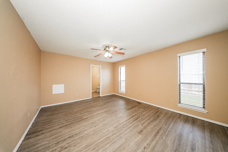 1,475/Mo, 11601 SW 4th Terrace Yukon, OK 73099 Main Bedroom View 2