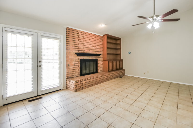 1,385/Mo, 4716 Brookwood Dr Noble, OK 73068 Living Room View 2
