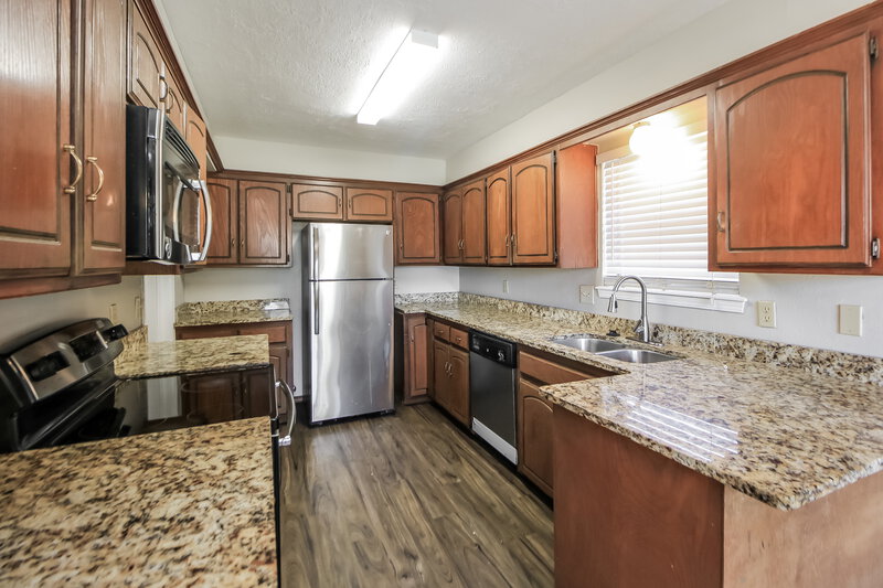 1,385/Mo, 4716 Brookwood Dr Noble, OK 73068 Kitchen View 2