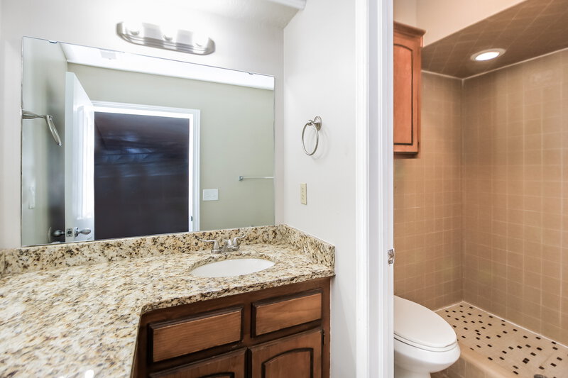 1,385/Mo, 4716 Brookwood Dr Noble, OK 73068 Main Bathroom View