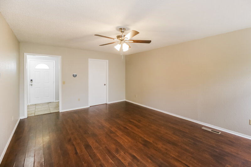 1,505/Mo, 8709 NW 87th St Oklahoma City, OK 73132 Living Room View 2