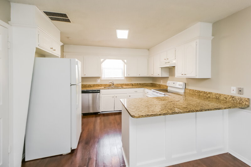 1,505/Mo, 8709 NW 87th St Oklahoma City, OK 73132 Kitchen View