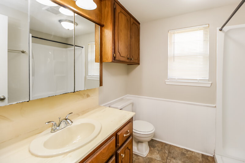 1,505/Mo, 8709 NW 87th St Oklahoma City, OK 73132 Main Bathroom View