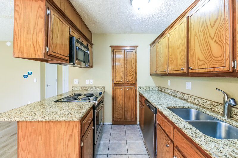 1,205/Mo, 8417 Bellmon Ave Oklahoma City, OK 73149 Kitchen View 2