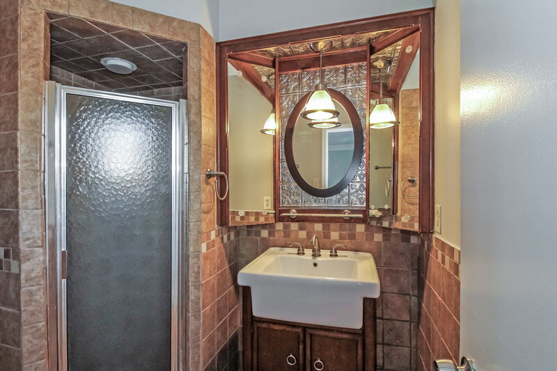 1,295/Mo, 6128 SE 55th St Oklahoma City, OK 73135 Main Bathroom View