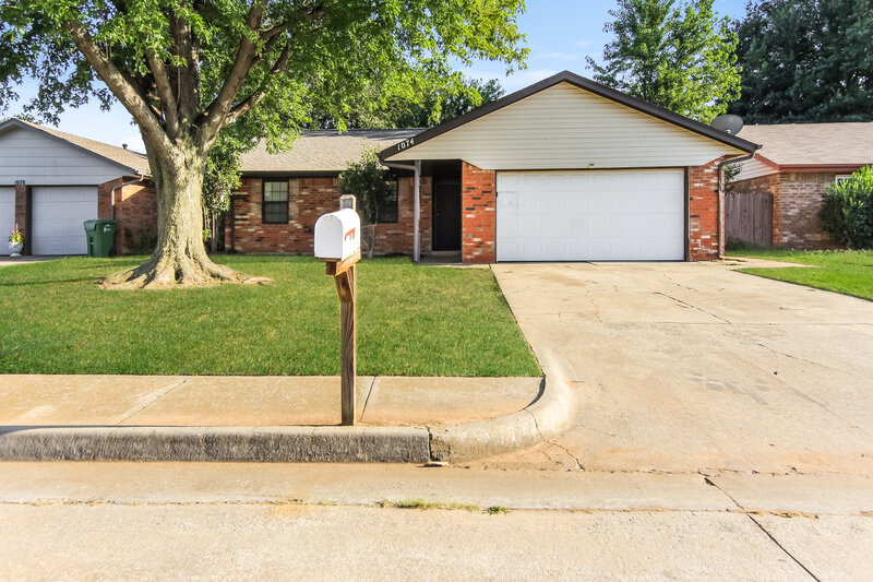 1,550/Mo, 1074 Dover Mansion Yukon, OK 73099 External View