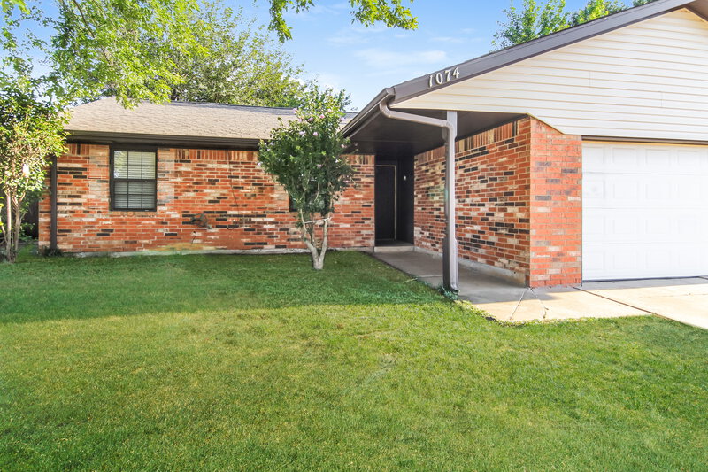 1,550/Mo, 1074 Dover Mansion Yukon, OK 73099 Front View 2