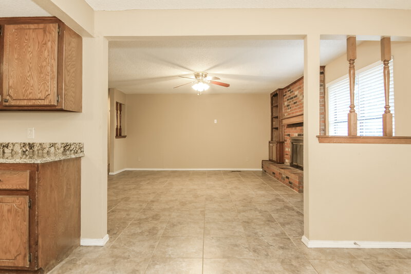 1,550/Mo, 1074 Dover Mansion Yukon, OK 73099 Living Room View