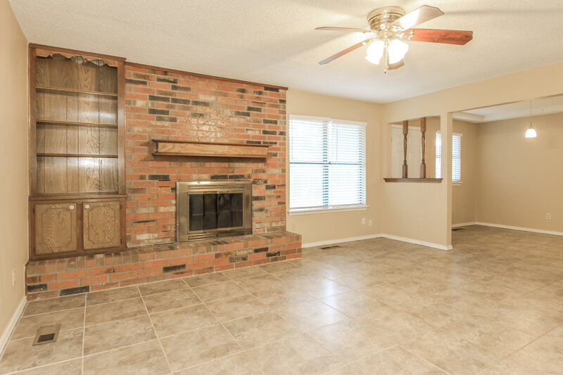 1,550/Mo, 1074 Dover Mansion Yukon, OK 73099 Living Room View 3