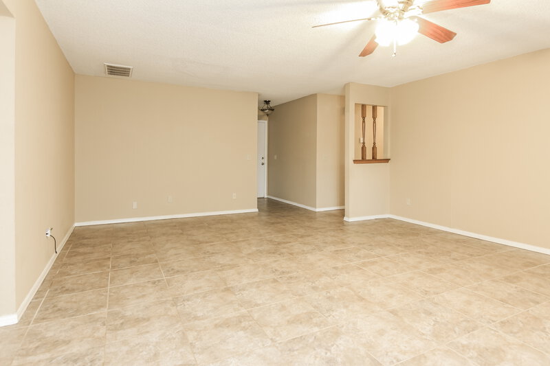 1,550/Mo, 1074 Dover Mansion Yukon, OK 73099 Living Room View 5