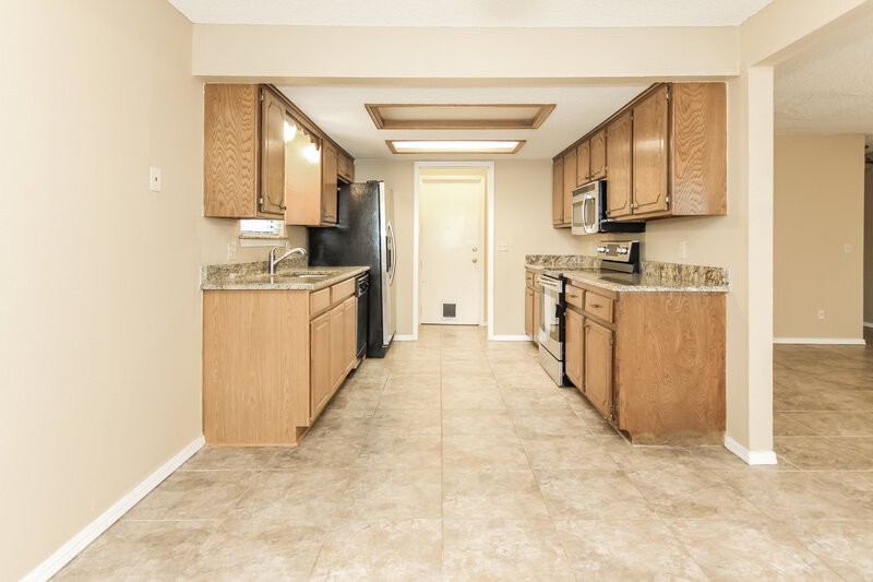 1,550/Mo, 1074 Dover Mansion Yukon, OK 73099 Kitchen View