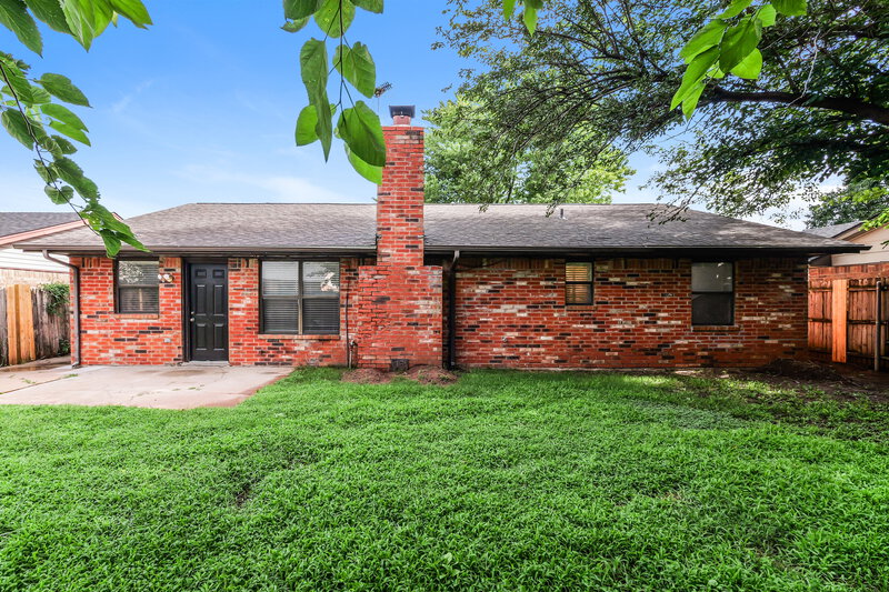 1,575/Mo, 1074 Dover Mansion Yukon, OK 73099 Rear View