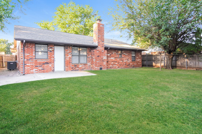 1,550/Mo, 1074 Dover Mansion Yukon, OK 73099 Rear View