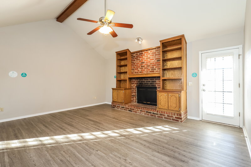 2,080/Mo, 14420 Briarcliff Circle Oklahoma City, OK 73170 Living Room View 2
