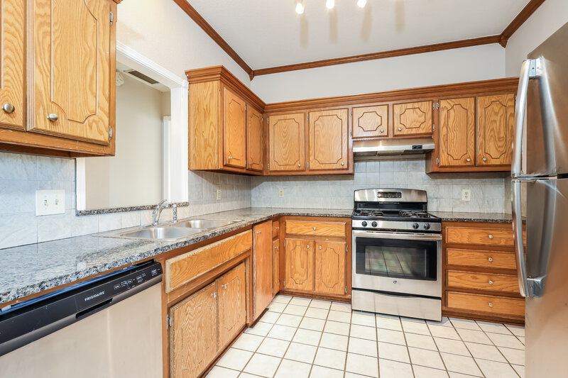 2,080/Mo, 14420 Briarcliff Circle Oklahoma City, OK 73170 Kitchen View