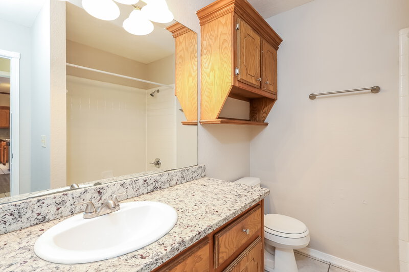 2,080/Mo, 14420 Briarcliff Circle Oklahoma City, OK 73170 Bathroom View