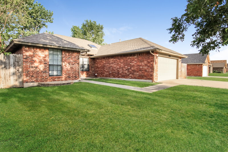 2,080/Mo, 14420 Briarcliff Circle Oklahoma City, OK 73170 Rear View 4