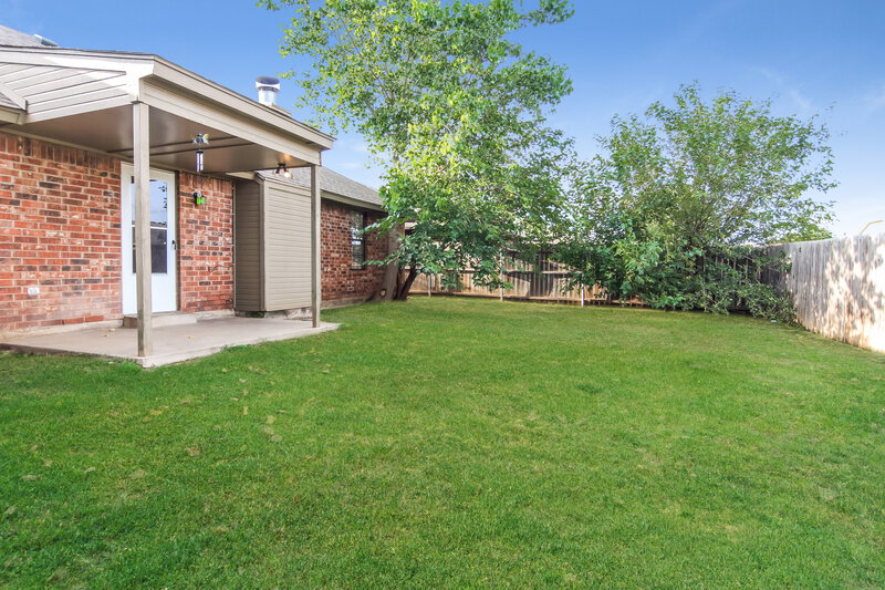 2,080/Mo, 14420 Briarcliff Circle Oklahoma City, OK 73170 Rear View 5